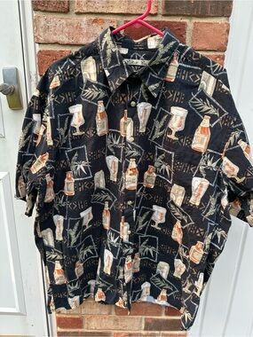 Batik Bay Men’s XL Hawaiian Short Sleeve Button Down Camp Shirt Beer Bottles